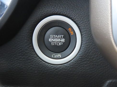 Used 2020 RAM 1500 Laramie AWD/4WD image 29