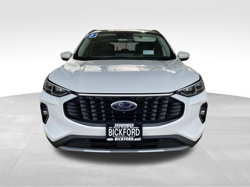 Used 2023 Ford Escape Platinum w/ Premium Technology Package AWD/4WD image 2