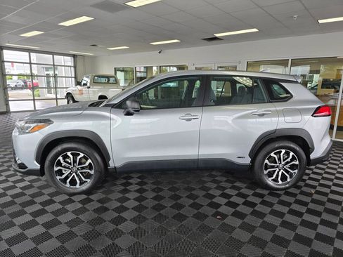 Used 2024 Toyota Corolla Cross AWD Hybrid image 6