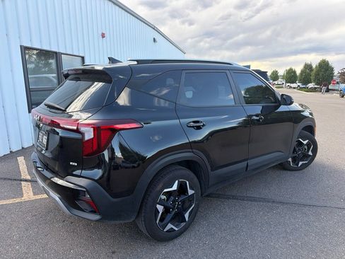 Used 2025 Kia Seltos S AWD/4WD image 3