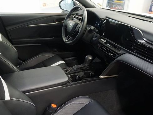 Used 2025 Toyota Camry SE w/ Convenience Package image 26