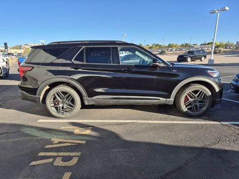Used 2025 Ford Explorer ST-Line w/ ST-Line Street Pack AWD/4WD image 7
