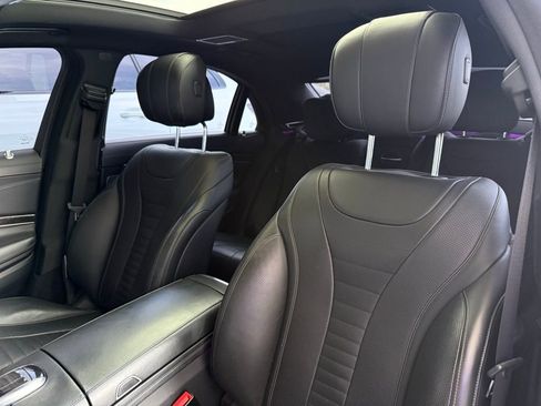 Used 2019 Mercedes-Benz S 560 Sedan image 3