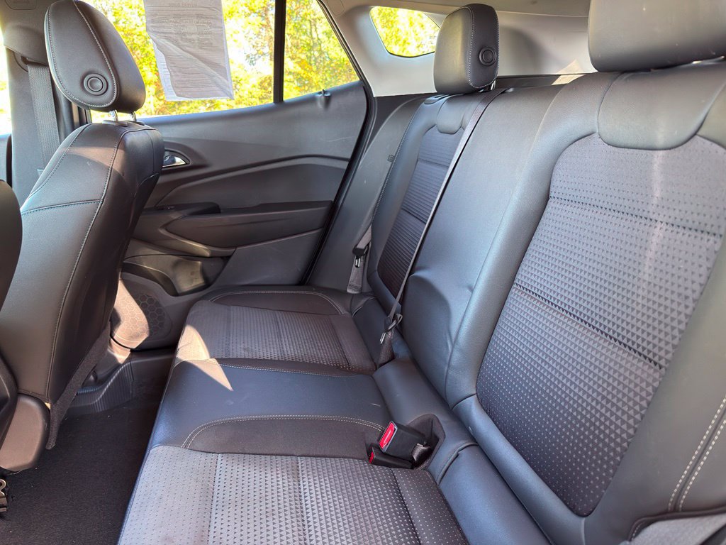 Used 2025 Chevrolet Trax LT FWD image 27