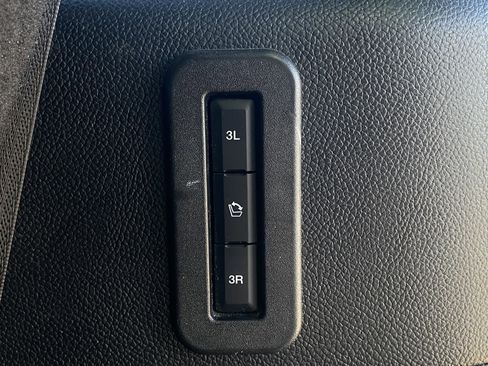 Used 2016 Lincoln Navigator Select image 19