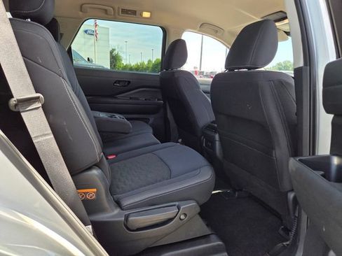 Used 2025 Nissan Pathfinder SV FWD image 15