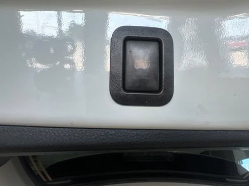 Used 2019 Toyota Highlander XLE AWD/4WD image 10