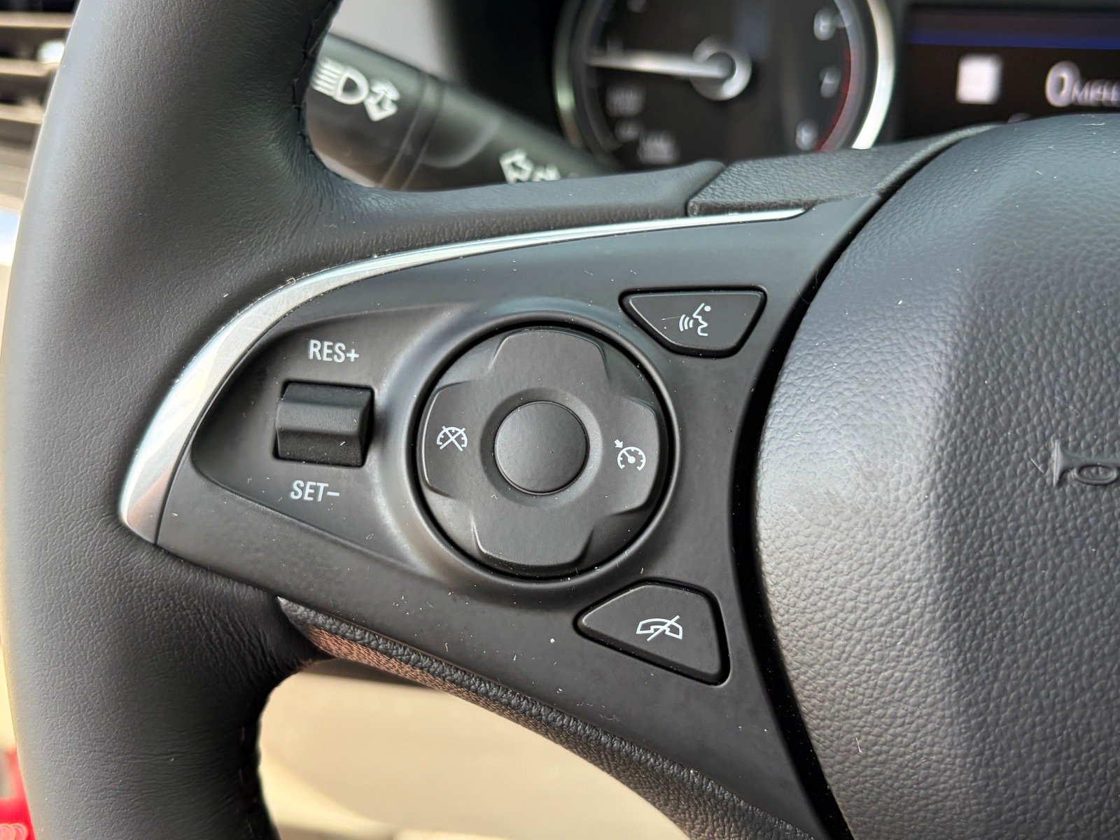 Used 2020 Buick Enclave Essence w/ Sound and Sites Package FWD image 22