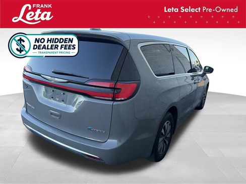 Used 2022 Chrysler Pacifica Touring-L FWD image 6
