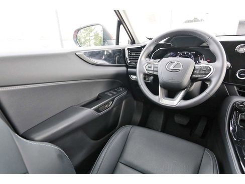 Used 2025 Lexus NX 250 FWD image 6