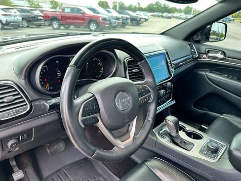 Used 2019 Jeep Grand Cherokee Overland AWD/4WD image 10