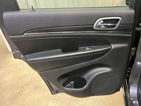 Used 2019 Jeep Grand Cherokee Limited image 27