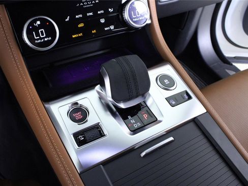 Certified 2025 Jaguar F-PACE R-Dynamic S AWD/4WD image 28