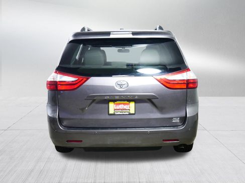 Used 2015 Toyota Sienna XLE Premium image 6