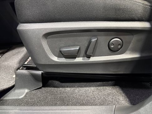 New 2025 Nissan Pathfinder SV image 40