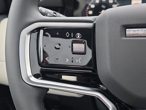 New 2026 Land Rover Discovery Sport Landmark AWD/4WD image 17