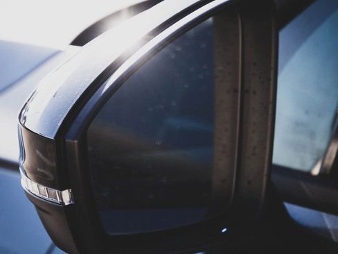 Used 2022 Volkswagen Tiguan SE R-Line image 25