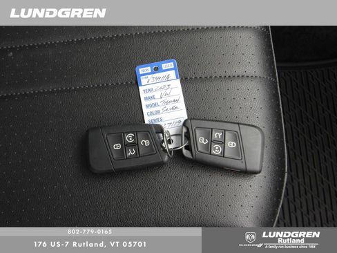 Used 2023 Volkswagen Tiguan SE R-Line image 36