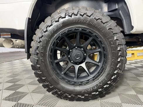 Used 2022 Ford F350 Lariat w/ Black Appearance Package AWD/4WD image 48