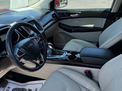 Used 2018 Ford Edge Titanium w/ Technology Package AWD/4WD image 3