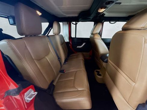 Used 2014 Jeep Wrangler Unlimited Sahara w/ Dual Top Group AWD/4WD image 24