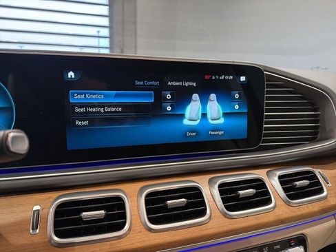 Used 2022 Mercedes-Benz GLS 450 4MATIC w/ AMG Line Exterior image 31