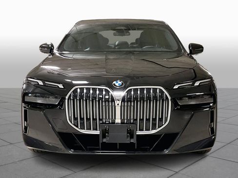 Certified 2025 BMW 740i 740i image 3