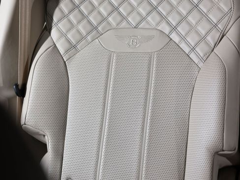 Used 2021 Bentley Bentayga w/ First Edition Specification AWD/4WD image 31