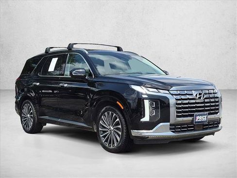 Used 2023 Hyundai Palisade Calligraphy FWD image 3