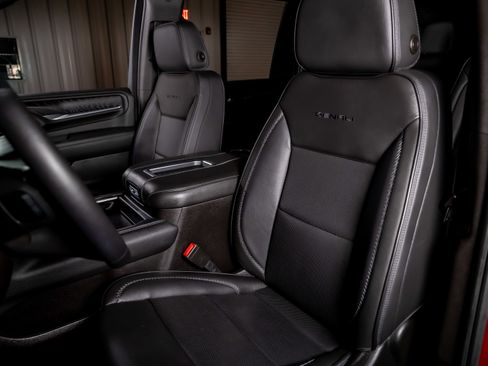 Used 2021 GMC Yukon XL Denali image 4