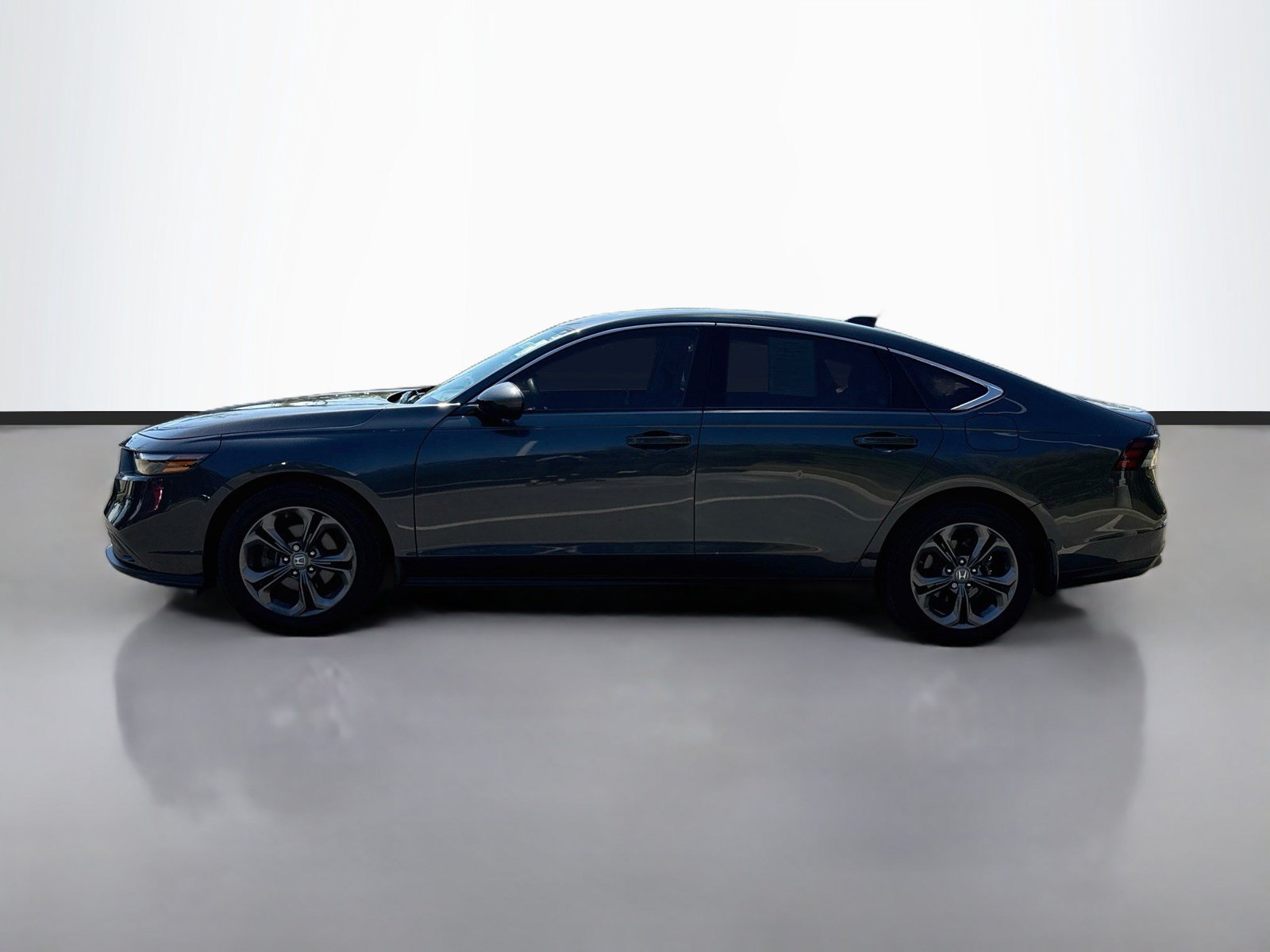 Used 2023 Honda Accord EX image 4