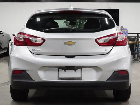 Used 2017 Chevrolet Cruze LT w/ Convenience Package FWD image 4