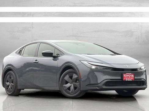 Used 2024 Toyota Prius LE image 2