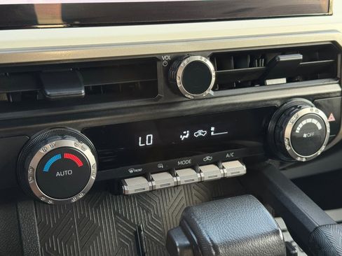 Used 2024 Toyota Tacoma TRD Off-Road image 60