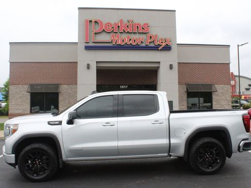 Used 2022 GMC Sierra 1500 Elevation w/ LPO, Elevation Black Package AWD/4WD image 9