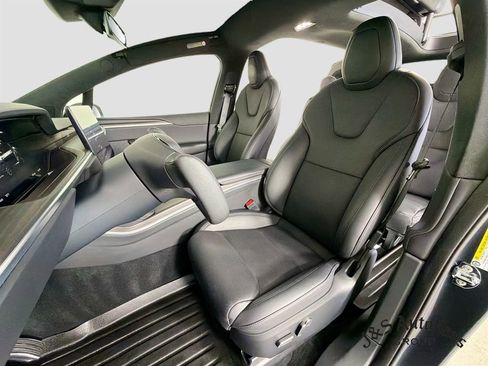 Used 2024 Tesla Model X AWD/4WD image 11