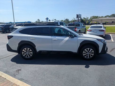 Used 2025 Subaru Outback Premium AWD/4WD image 4