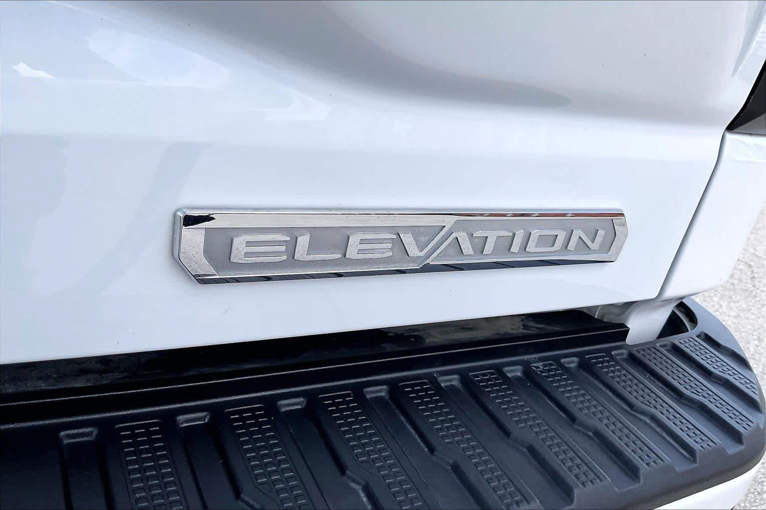Used 2024 GMC Sierra 1500 Elevation w/ LPO, Elevation Black Package AWD/4WD image 10