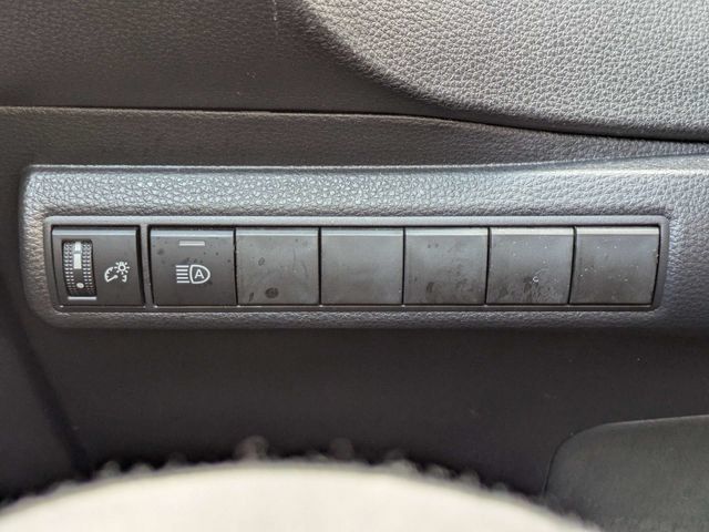 Used 2025 Toyota Corolla LE w/ Convenience Package FWD image 25
