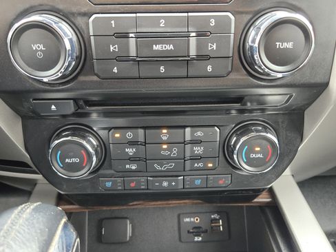 Used 2015 Ford F150 Lariat image 14