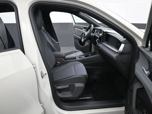 New 2026 Volkswagen Tiguan SE R-Line AWD/4WD image 14