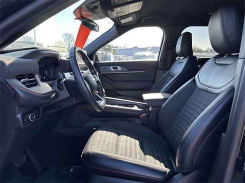 Used 2025 Ford Explorer ST-Line image 18