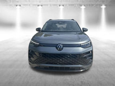 Certified 2025 Volkswagen Tiguan SE R-Line AWD/4WD image 8