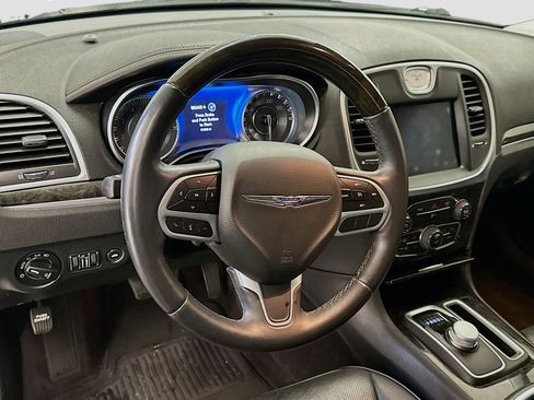 Used 2018 Chrysler 300 Limited AWD/4WD image 18