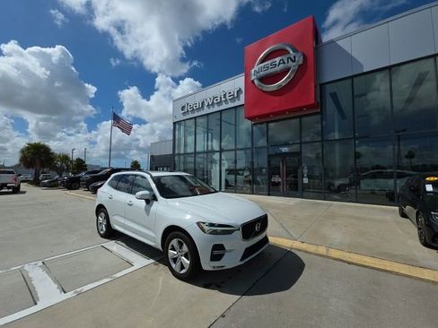 Used 2022 Volvo XC60 B5 Momentum image 1