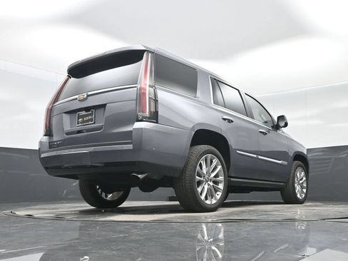 Used 2019 Cadillac Escalade Premium Luxury RWD image 30