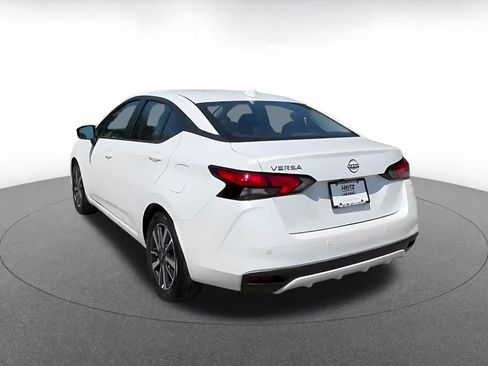 Used 2025 Nissan Versa SV image 11