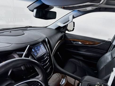 Used 2020 Cadillac Escalade Premium Luxury AWD/4WD image 6