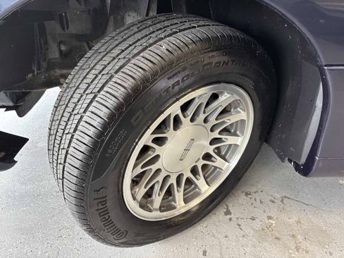 Used 2001 Lincoln Town Car Signature RWD image 23