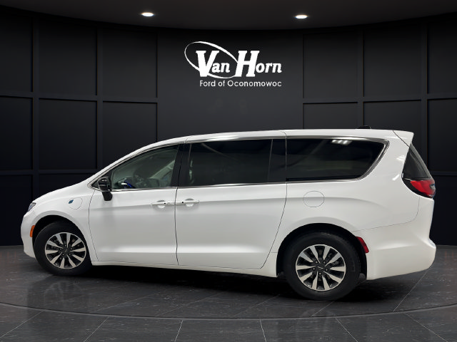 Used 2024 Chrysler Pacifica Limited FWD image 4